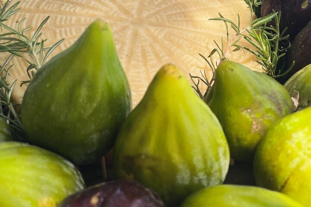 a group of green pears sitting on a table