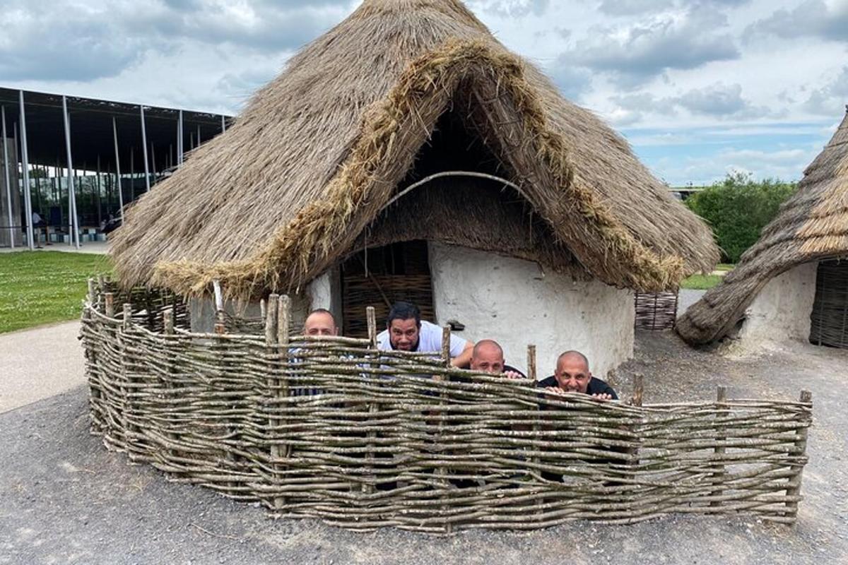 grupp mehi õlgonnis kaevus