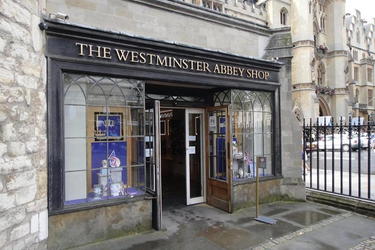 un negozio con un cartello che recita "negozio dell'abbazia di Westminster"