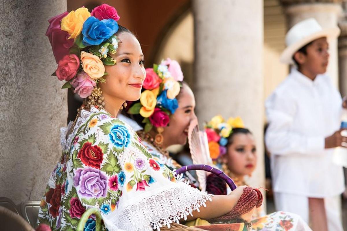 un gruppo di ragazze con fiori tra i capelli