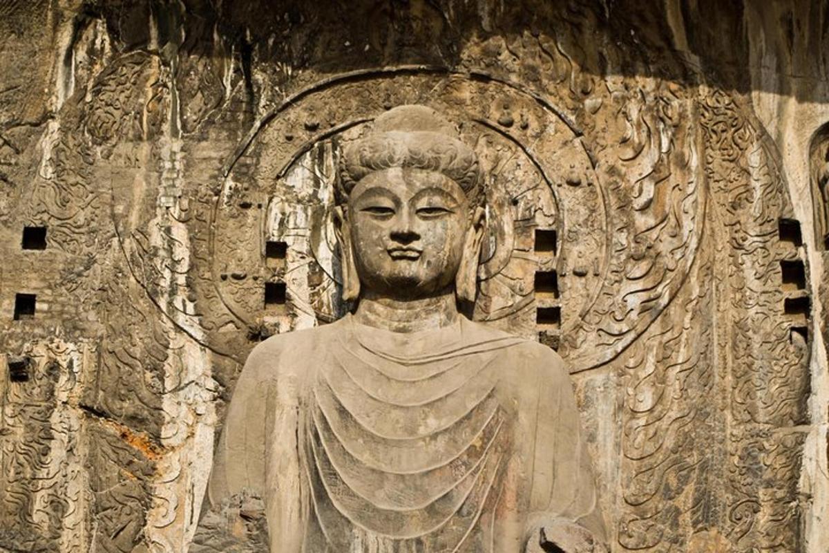 a stone statue of aitatingitatingitatingitatingitatingitatingitatingitating