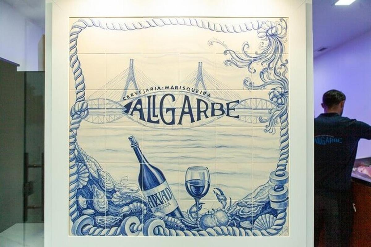 Una imagen de un cartel con una botella y un vaso.