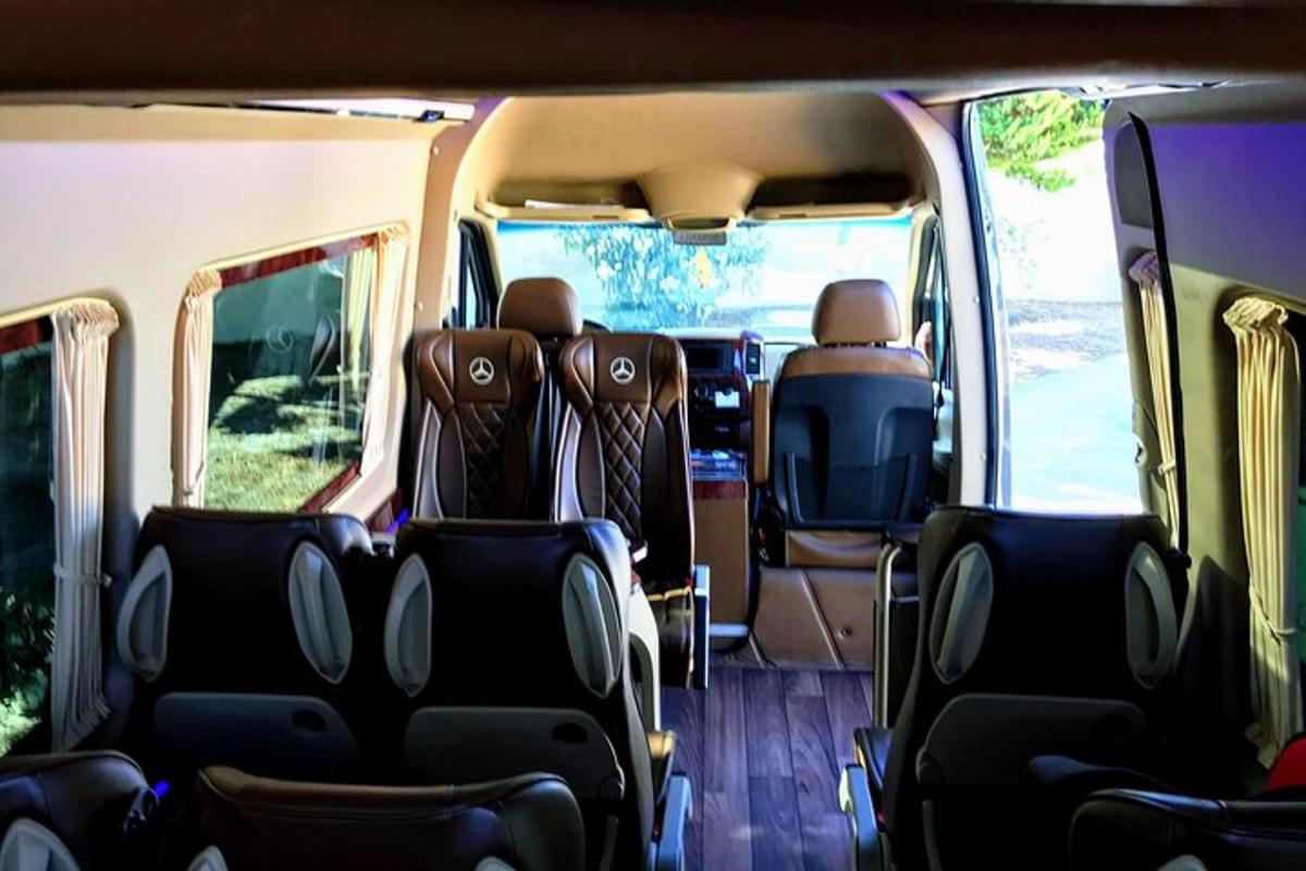 kombi s praznimi sedeži v njem