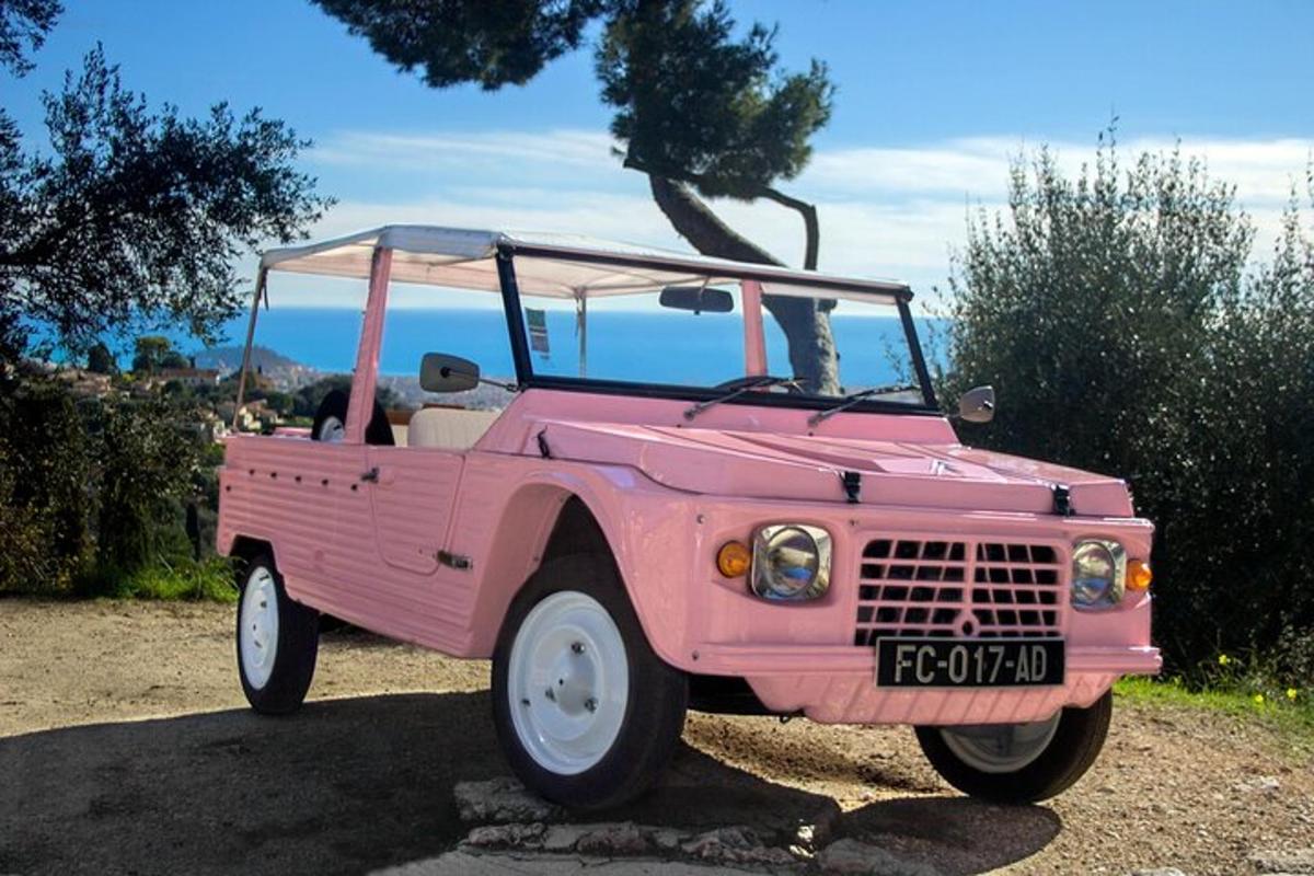 Roosa auto on pargitud maapinnale
