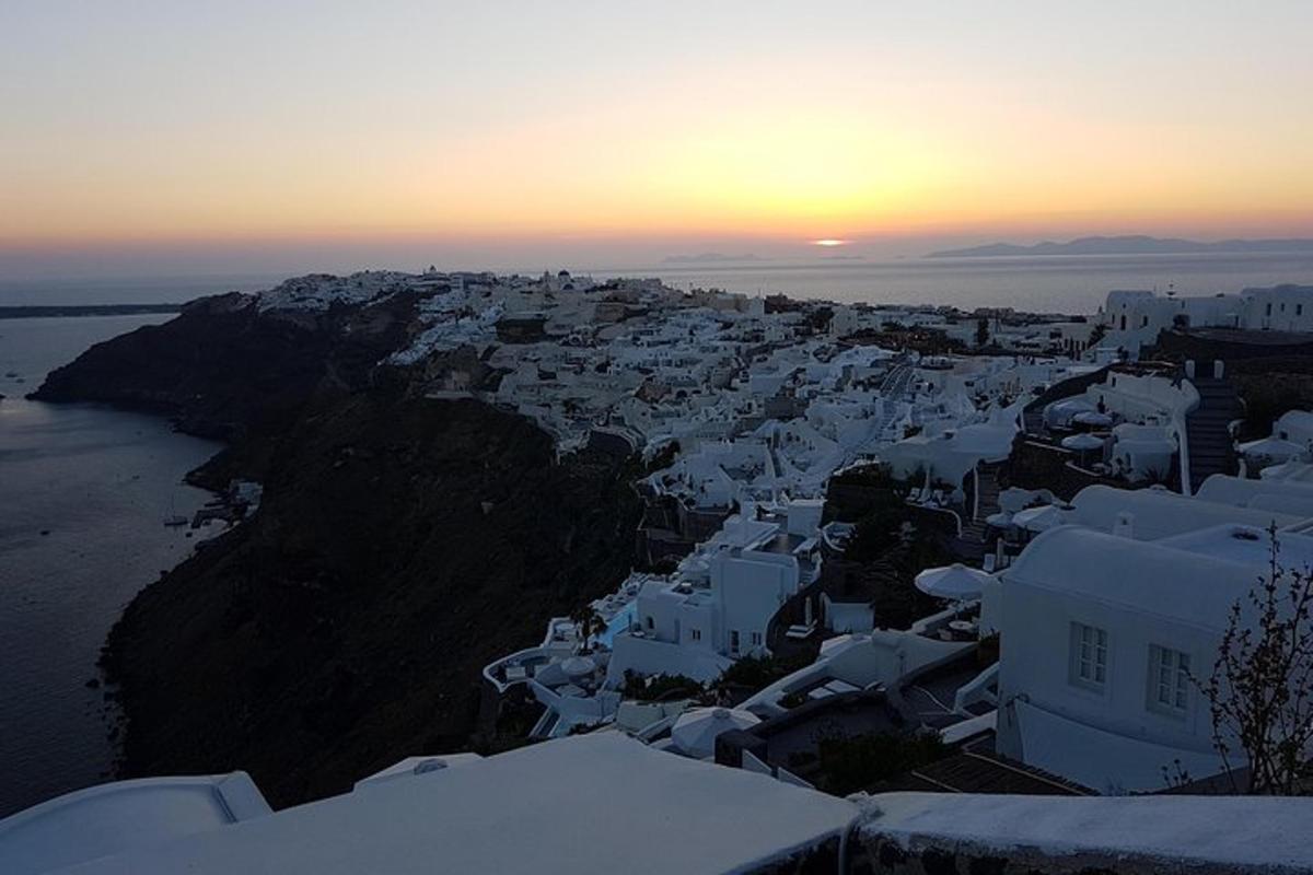 vista aèria d'una ciutat amb edificis blancs