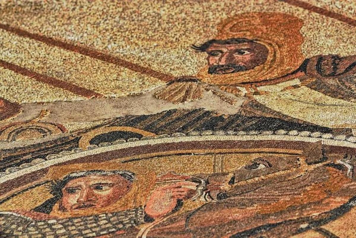 ein Mosaik eines Mannes und einer Frau auf dem Boden