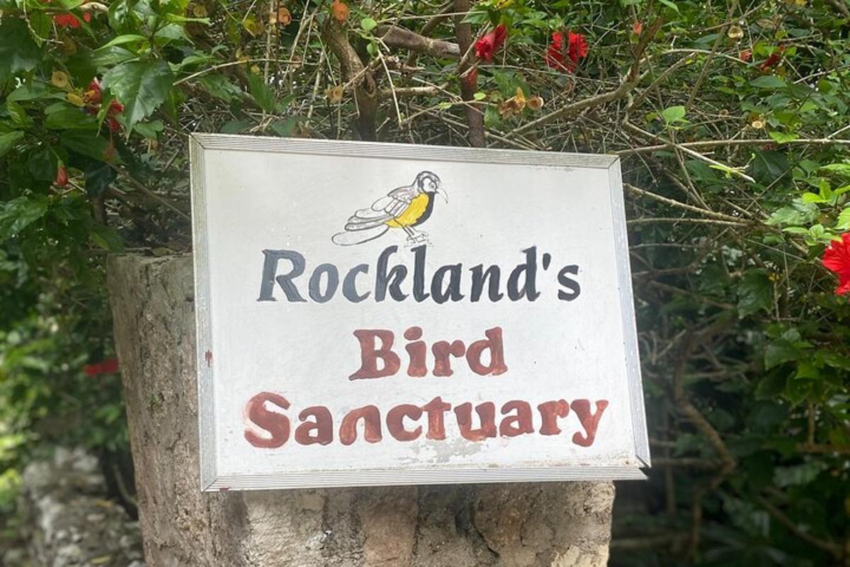 isang palatandaan na nagbabasa ng roodlands bird sanctuary