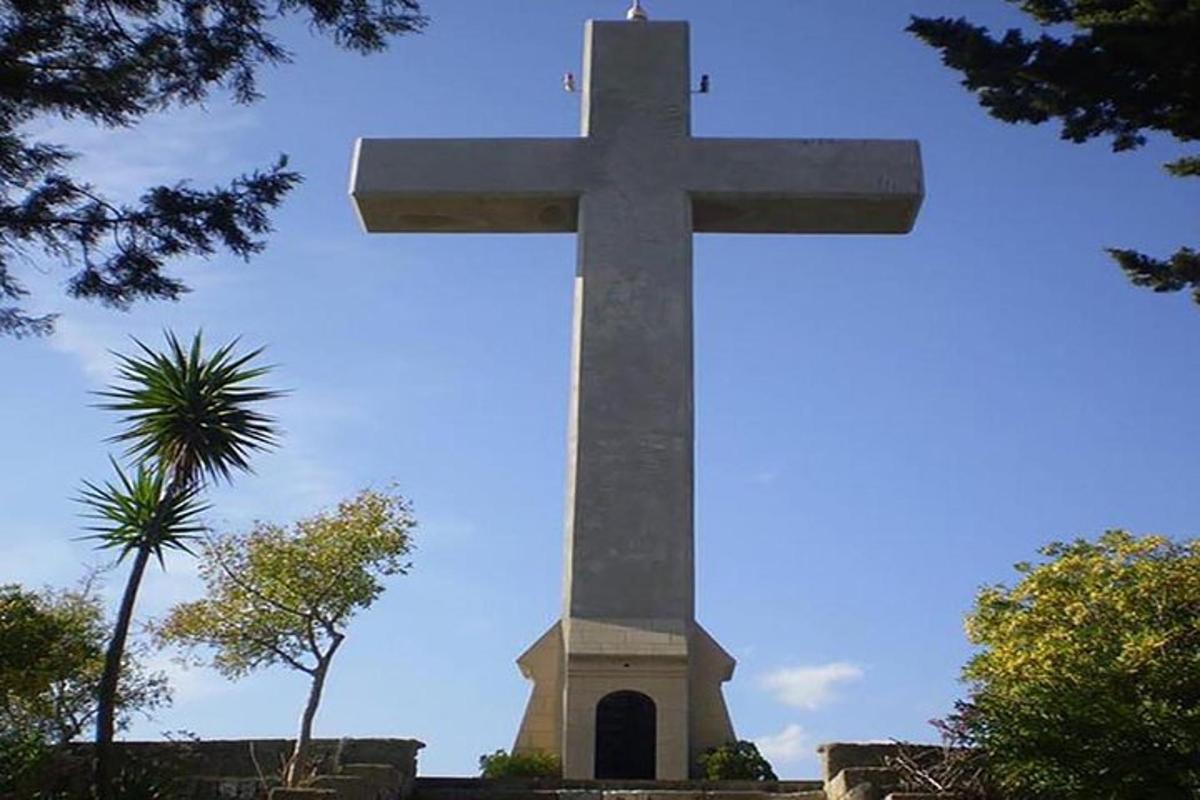 suur monument, mille tipus on rist