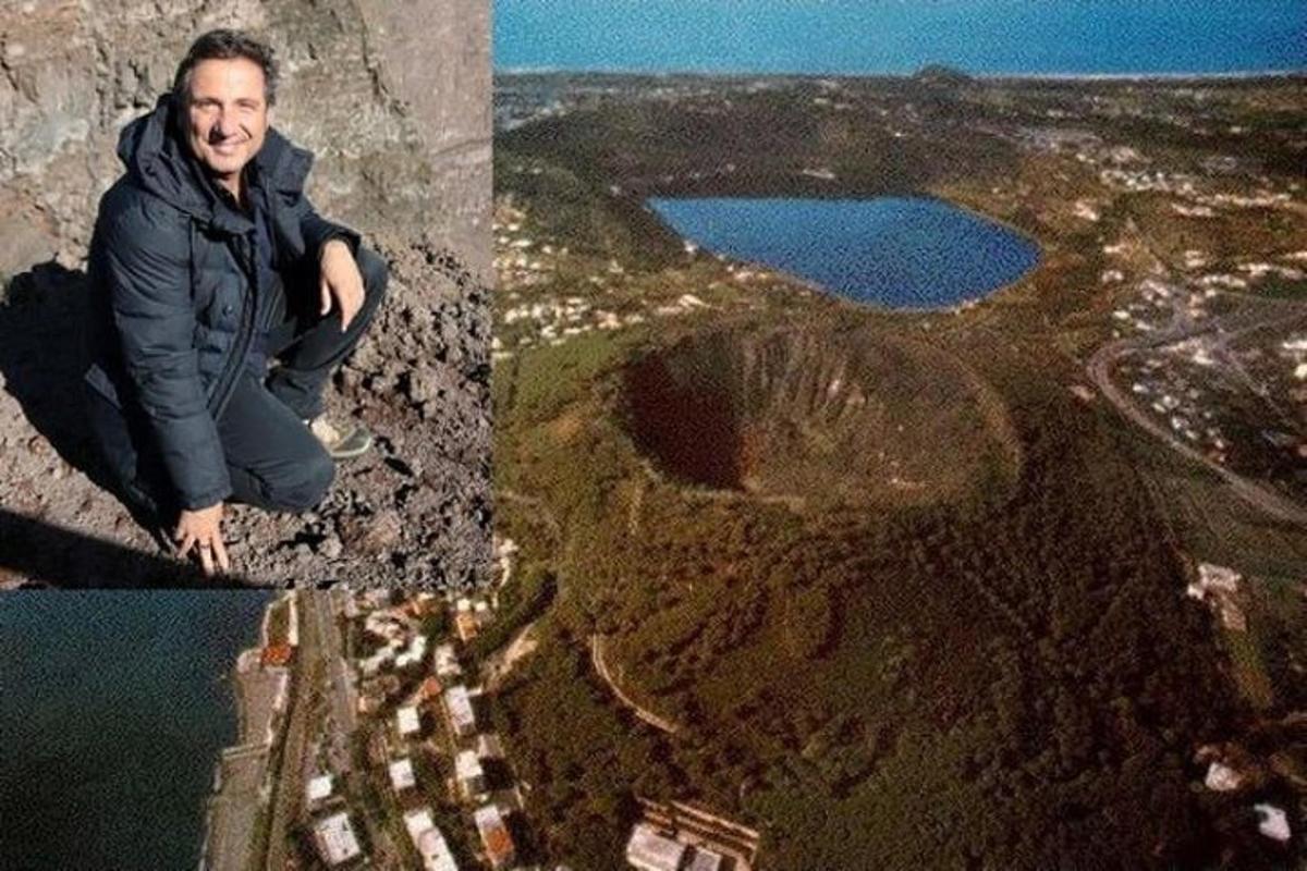 un home està assegut al cim d'una muntanya