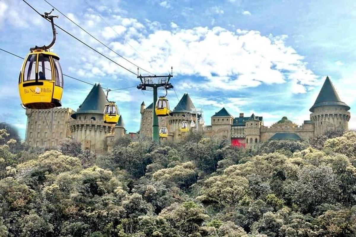 un giro in gondola davanti a un castello