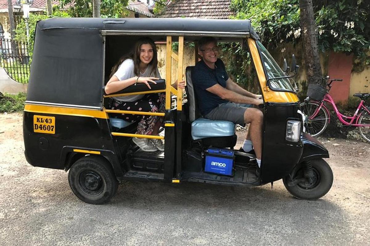 un uomo e una donna seduti in un golf cart