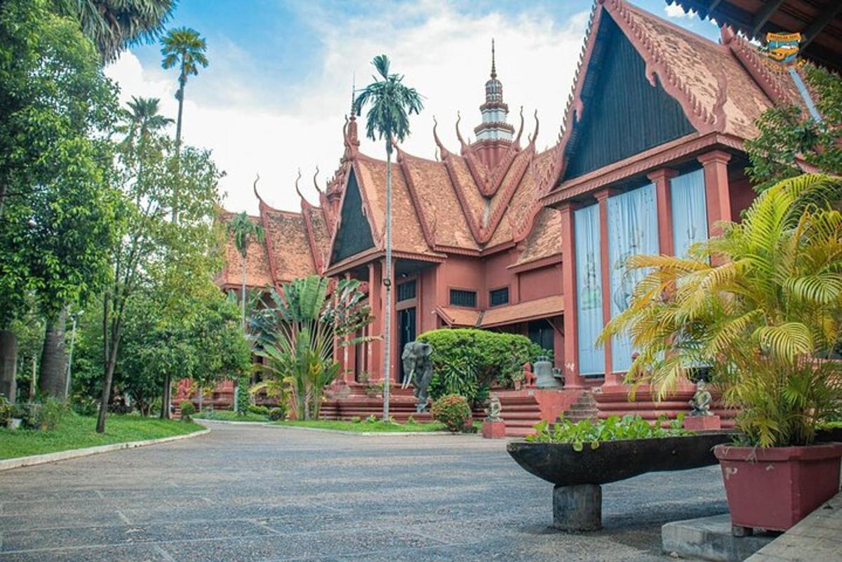 resort dengan bangunan dengan halaman