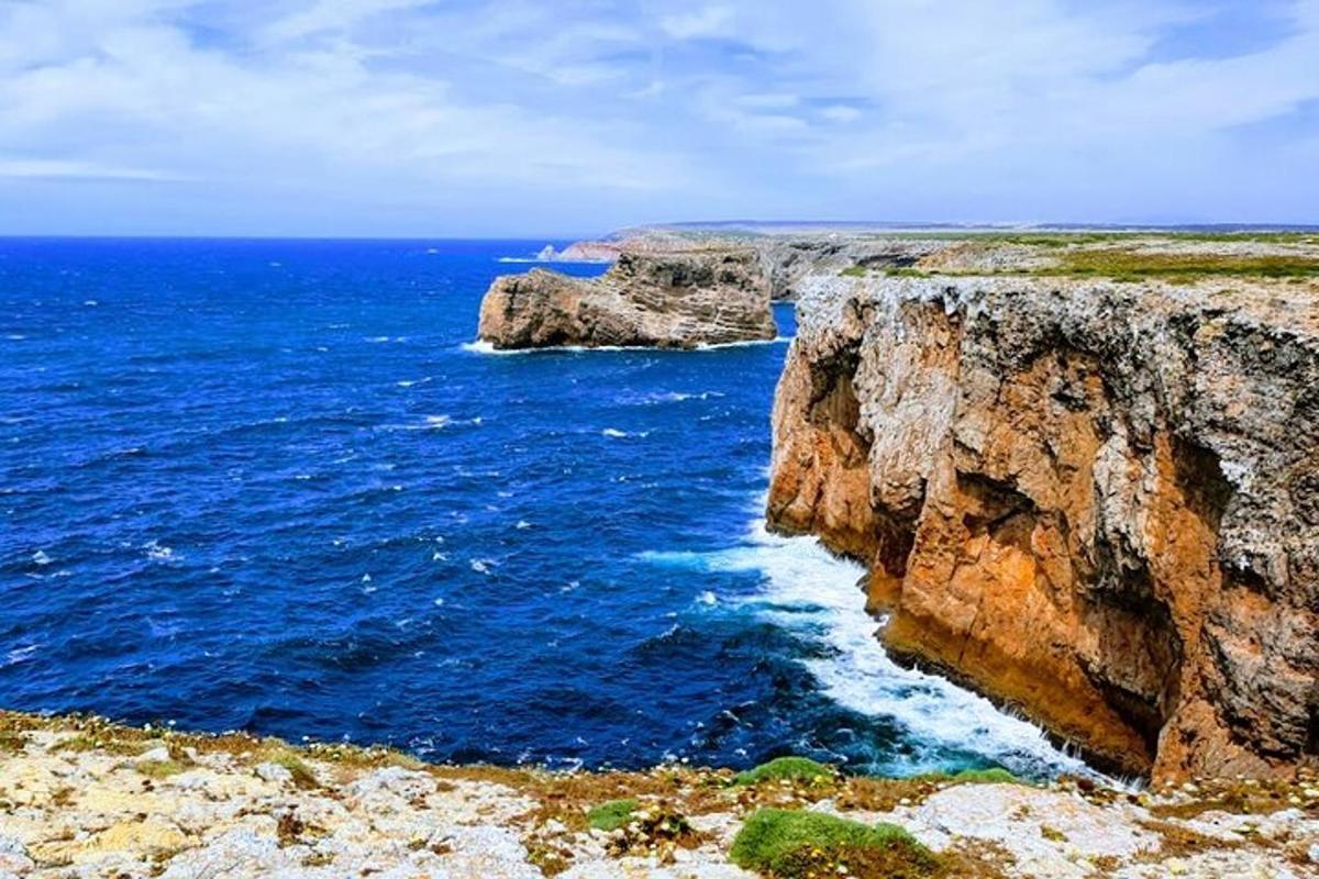θέα στον ωκεανό από έναν γκρεμό