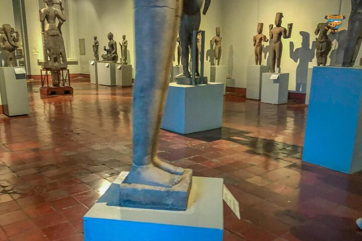 istaba ar statuju kopumu muzejā