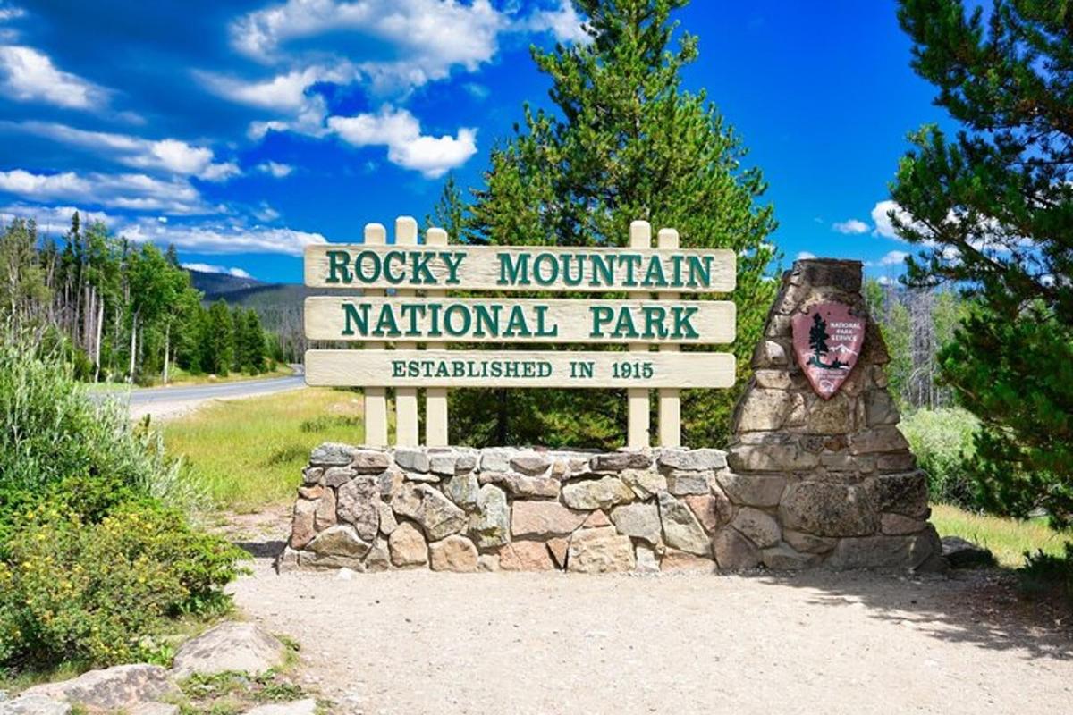 a sign at the entrance to rock mountain national park