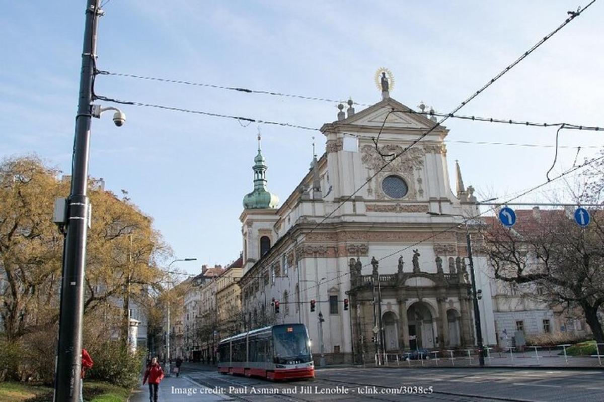 a bus is parked in front of a building
