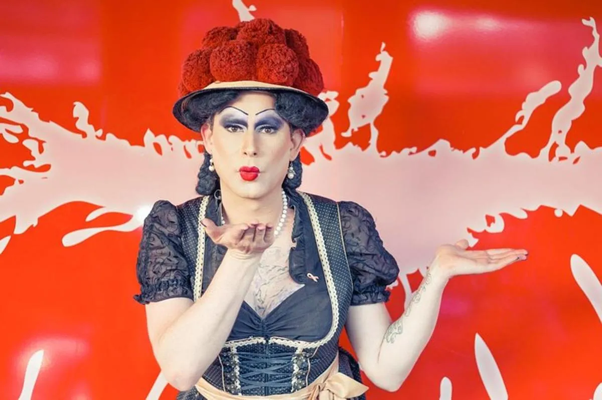 Bonjour, bonjour Fribourg ! - Tournée de spectacle de drag avec Betty BBQ – photo 1