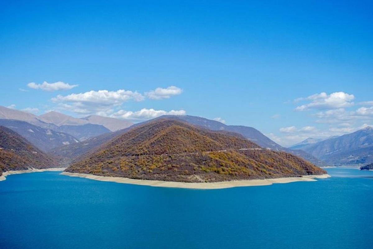 otok sredi velikega vodnega telesa
