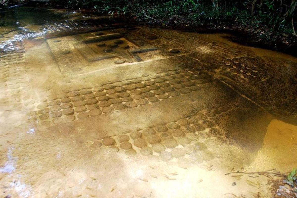 Letecký pohled na dlaždicovou podlahu se vzorem