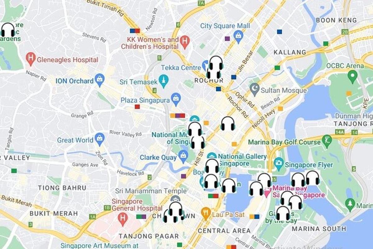 um close de um mapa com alfinetes
