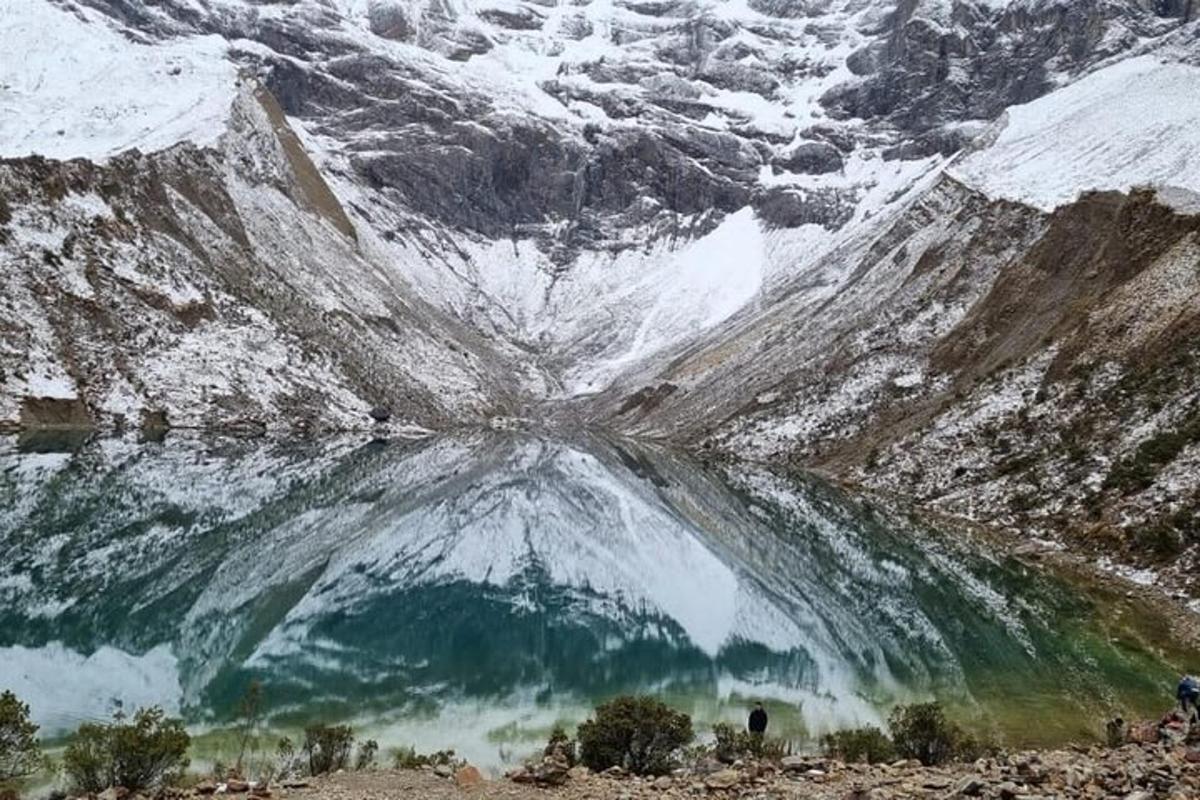 отражение горы в водоеме