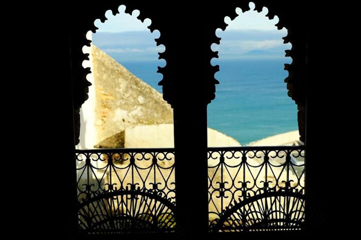 ein Blick auf das Meer vom Balkon