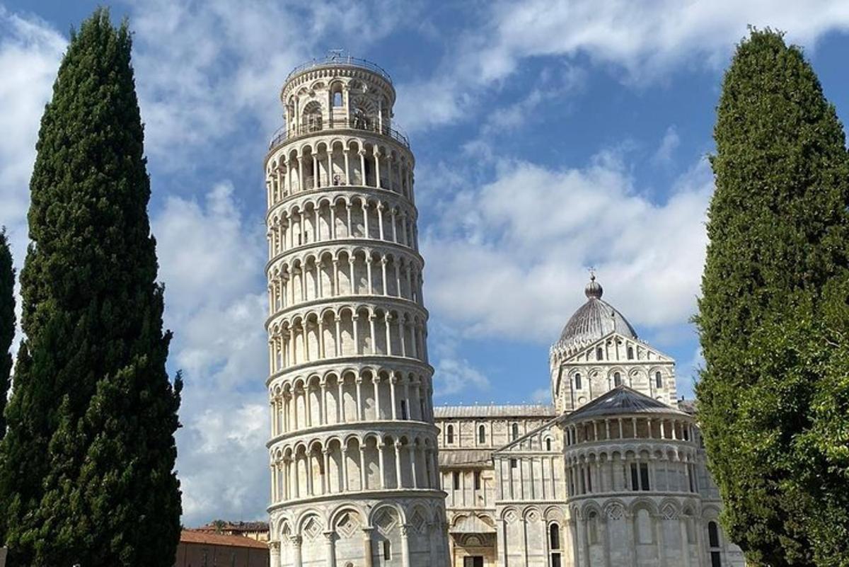 una imatge de la torre inclinada de Pisa