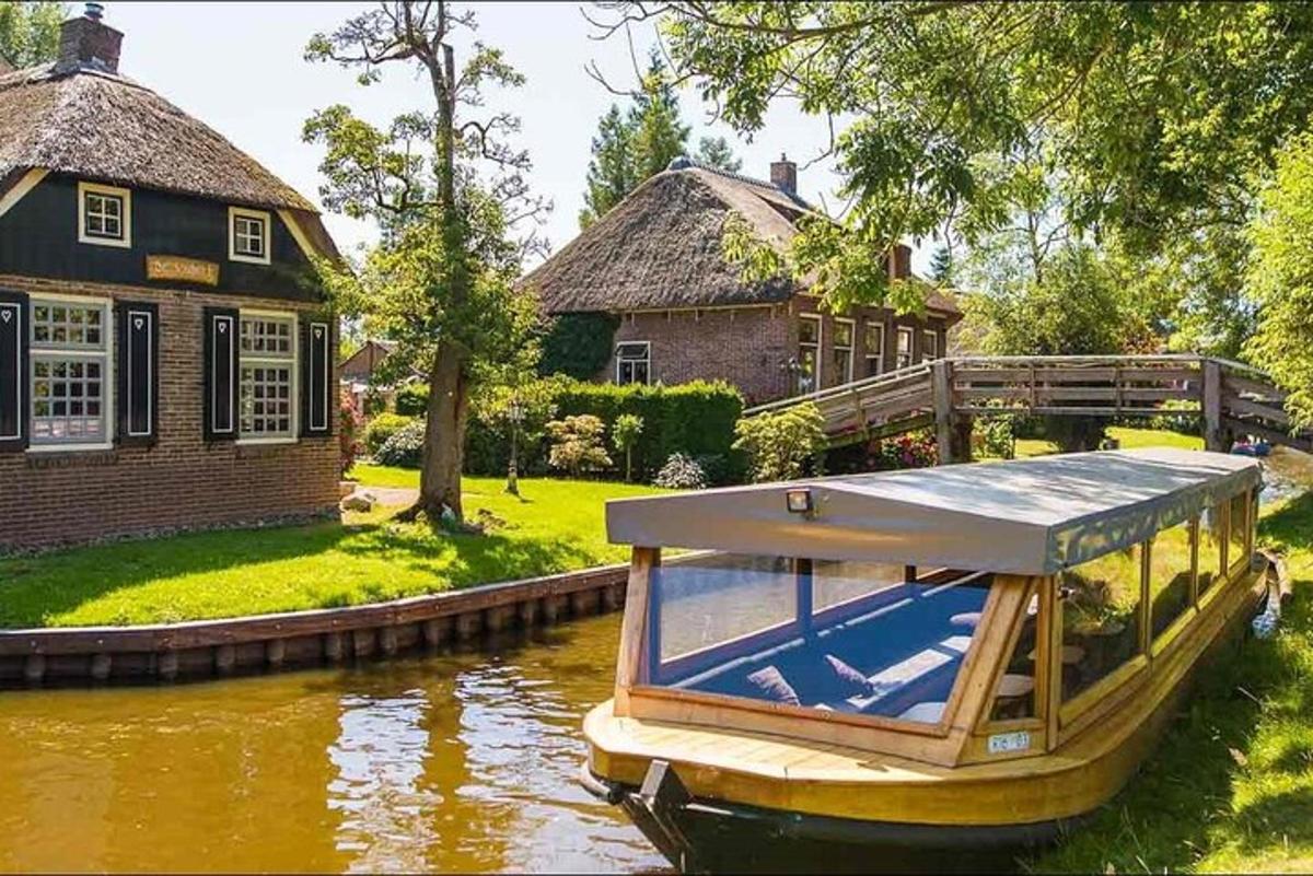 a boat in the water in front of a house