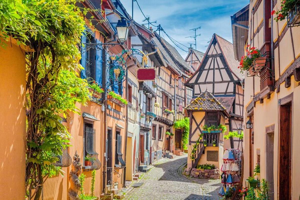 an alley in an old town with buildings