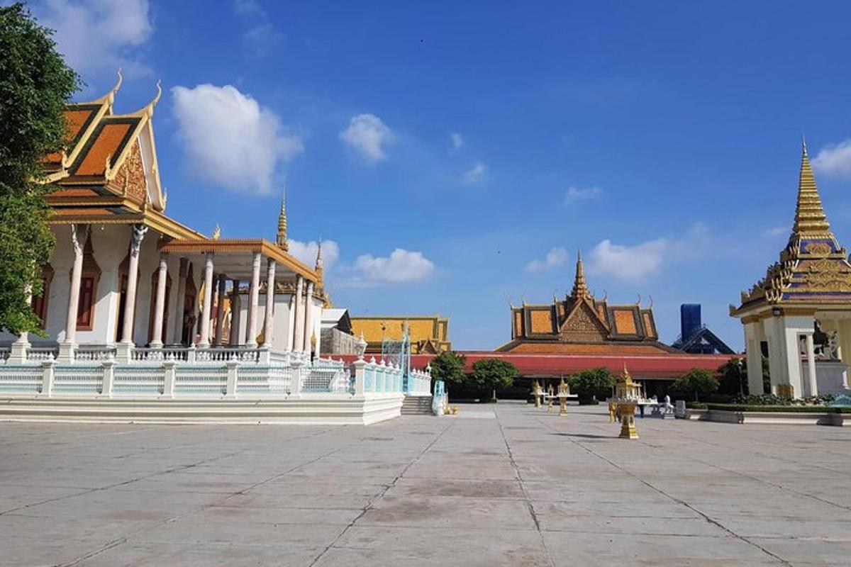 庭院中的一组寺庙和建筑