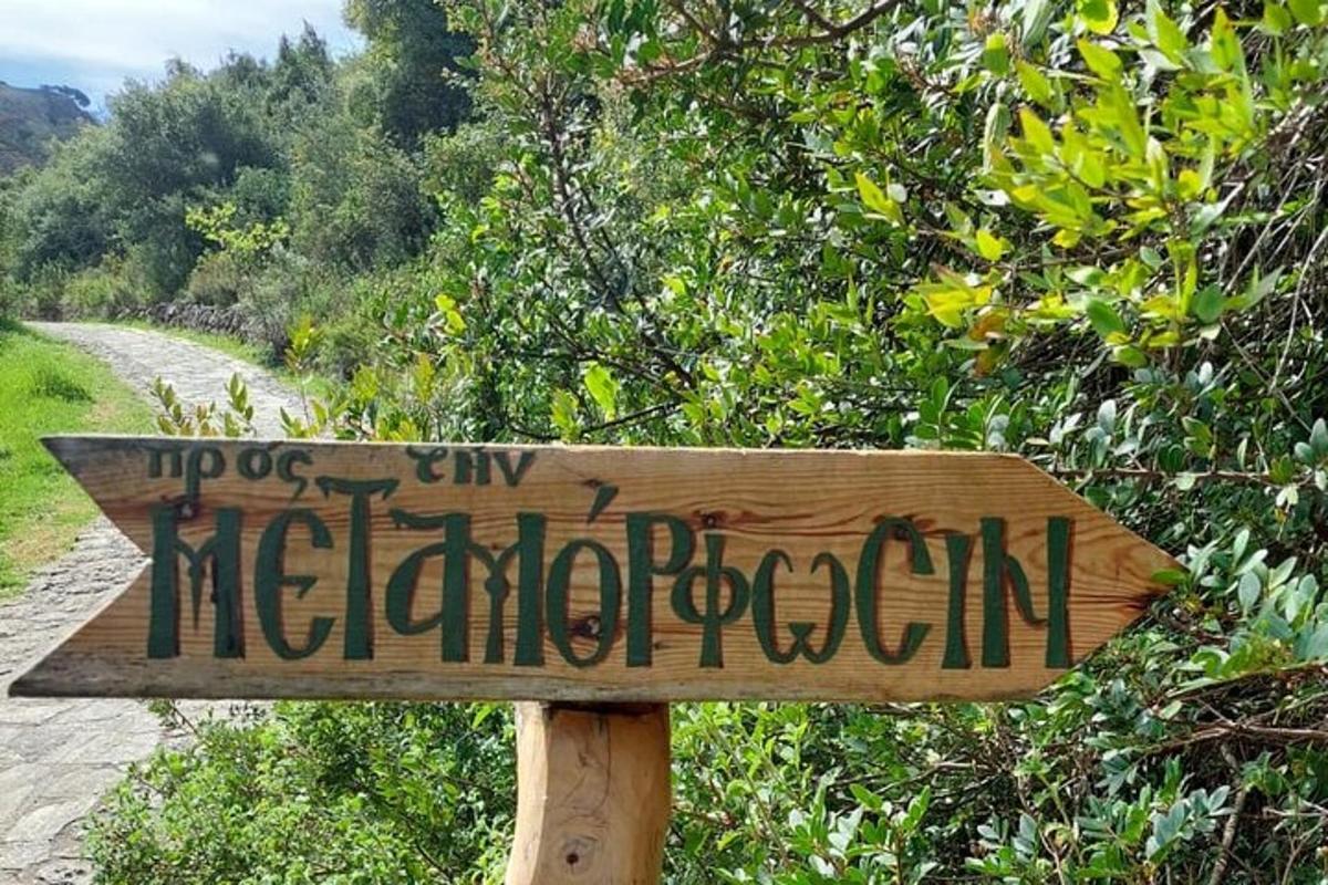 nápis „zákaz mestského programu pre neandertálcov“