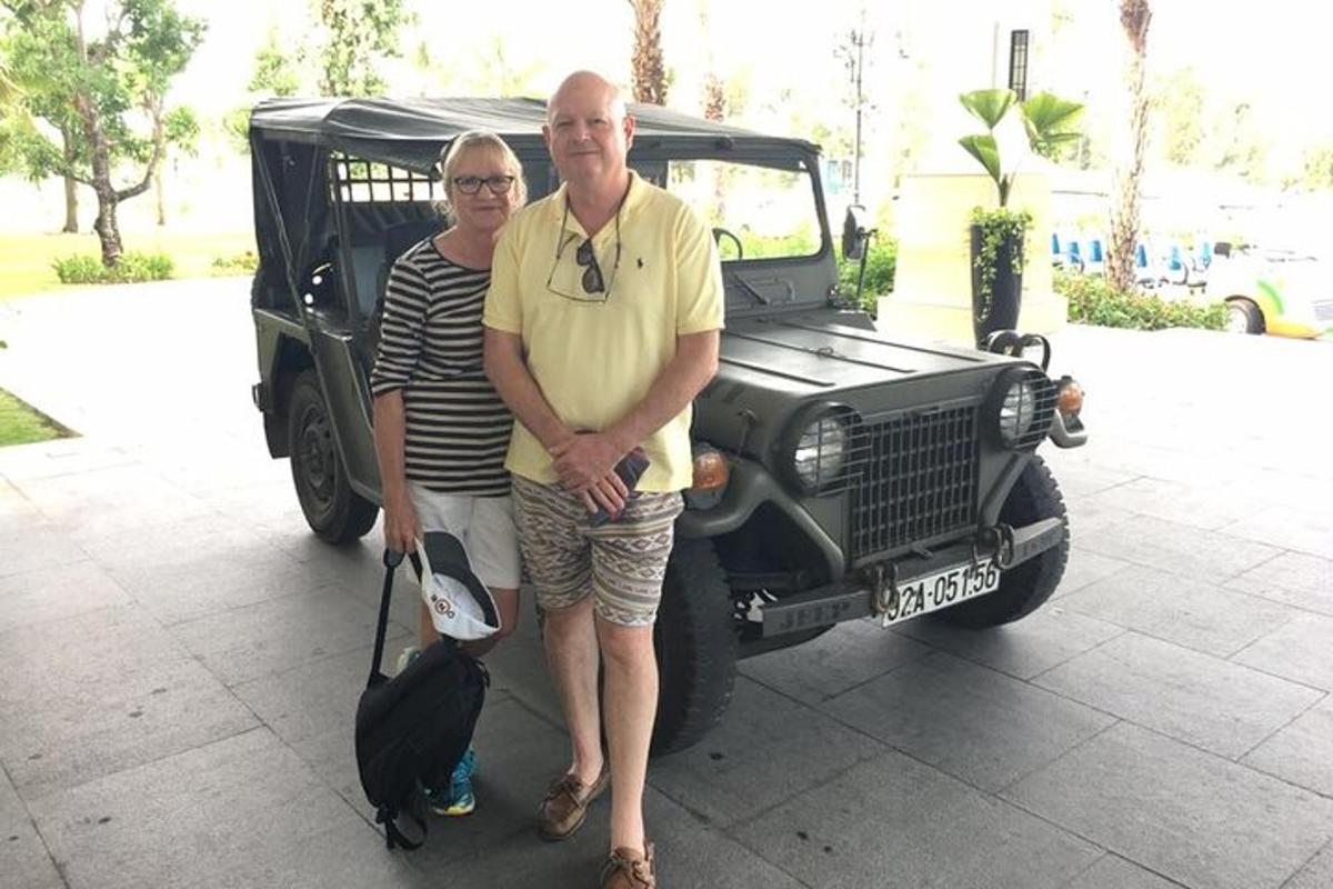 hai người đàn ông đang đứng trước một chiếc xe jeep