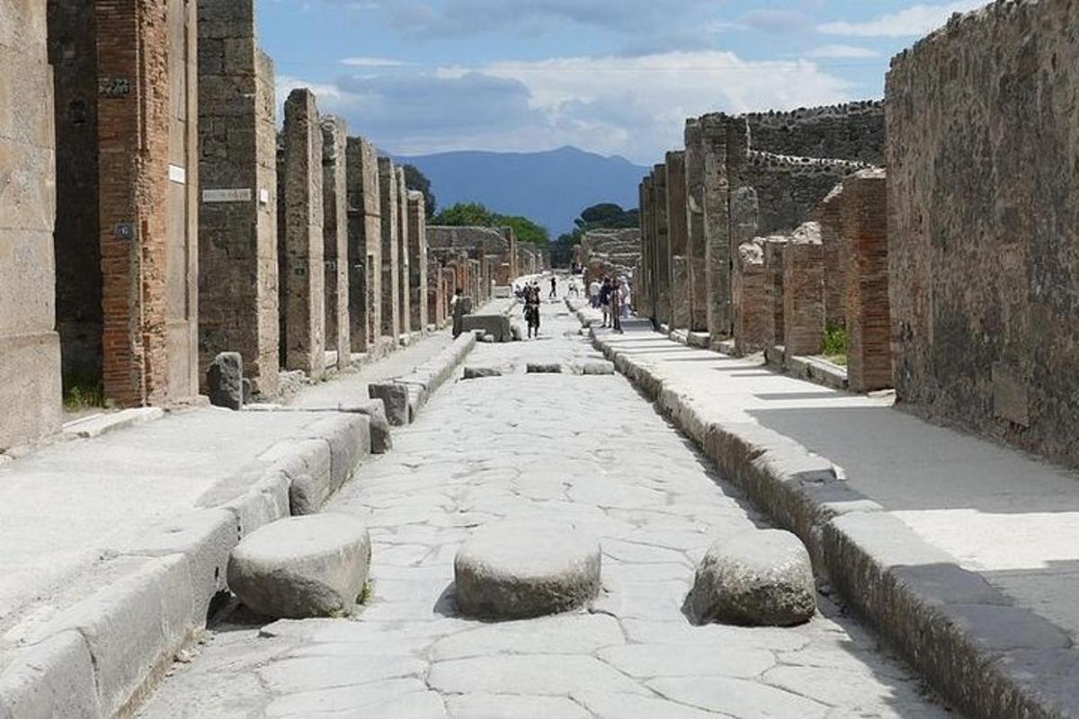 una calle en las ruinas de la antigua ciudad