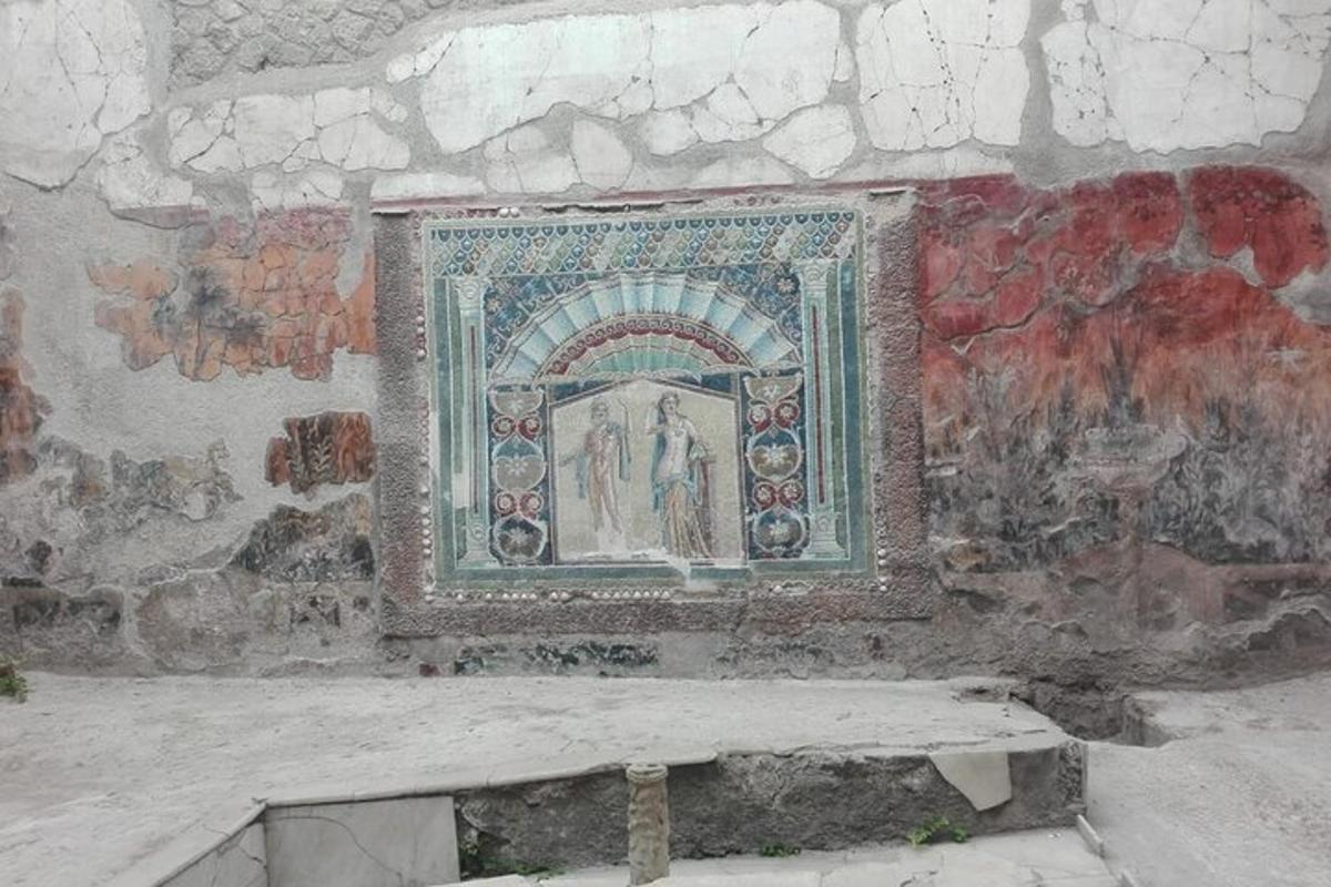 una pintura d'una imatge en una paret