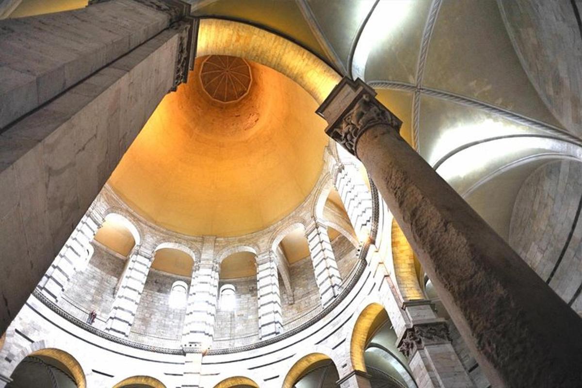 uma vista da cúpula de um edifício