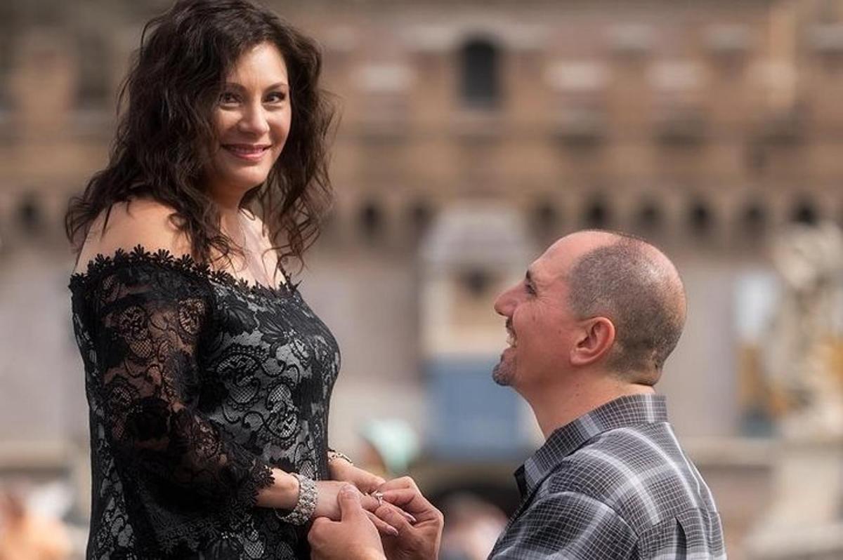 muž a žena stojící vedle sebe