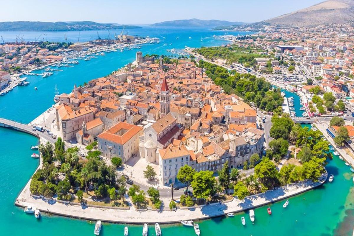 Letecký pohled na staré město Dubrovník v Chorvatsku