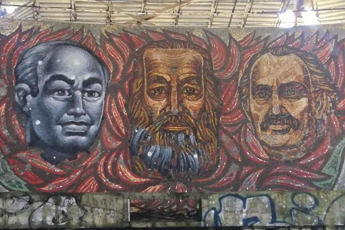 obraz tří prezidentů na zdi