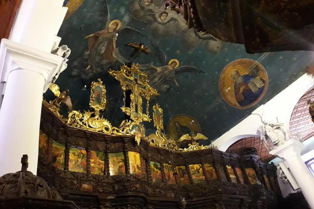 strop kostela s malbou na něm