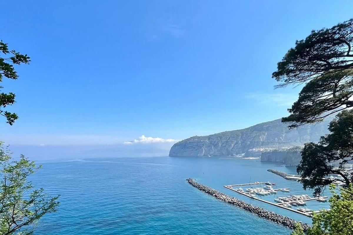Az Amalfi-part látványa tiszta napon
