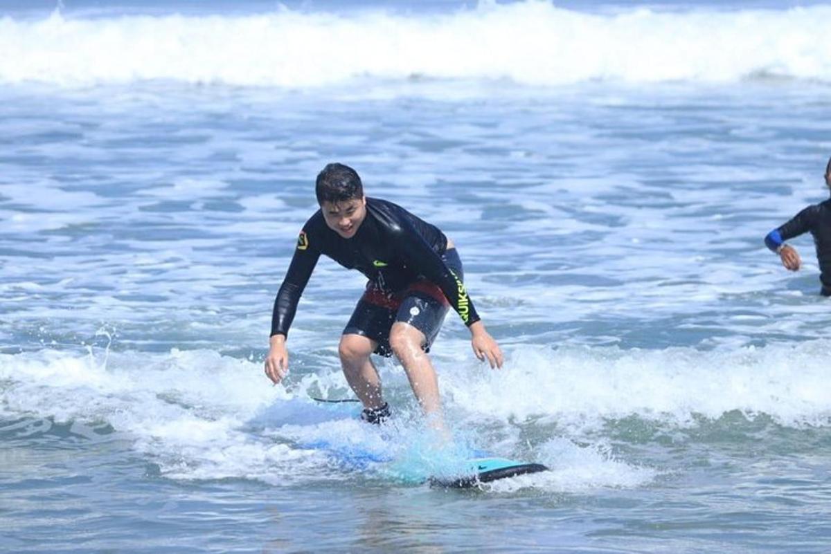 a man riding a wave on a surfboard in the ocean
