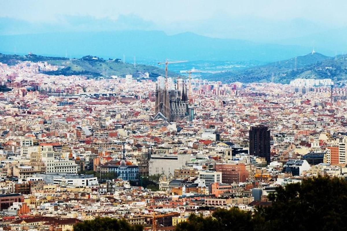 una vista aerea di una grande città con edifici