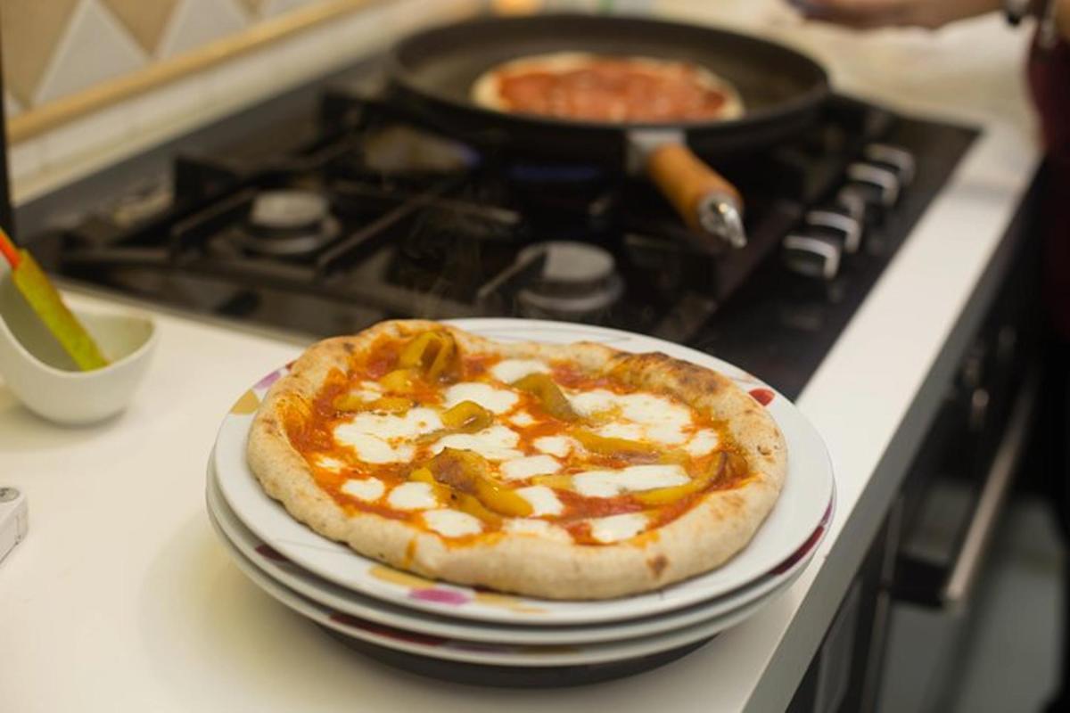 pizza sediaca na tanieri na sporáku