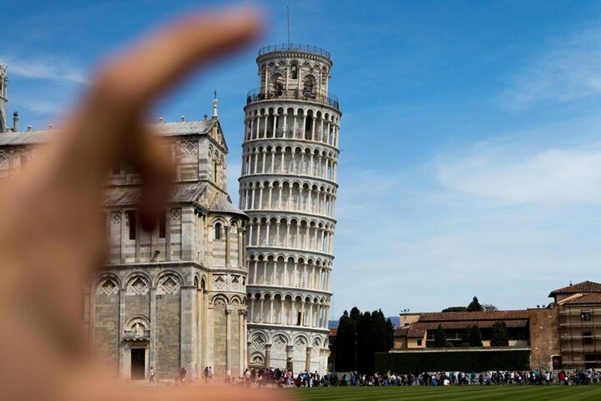 pisa kulesinin bulanık bir resmi