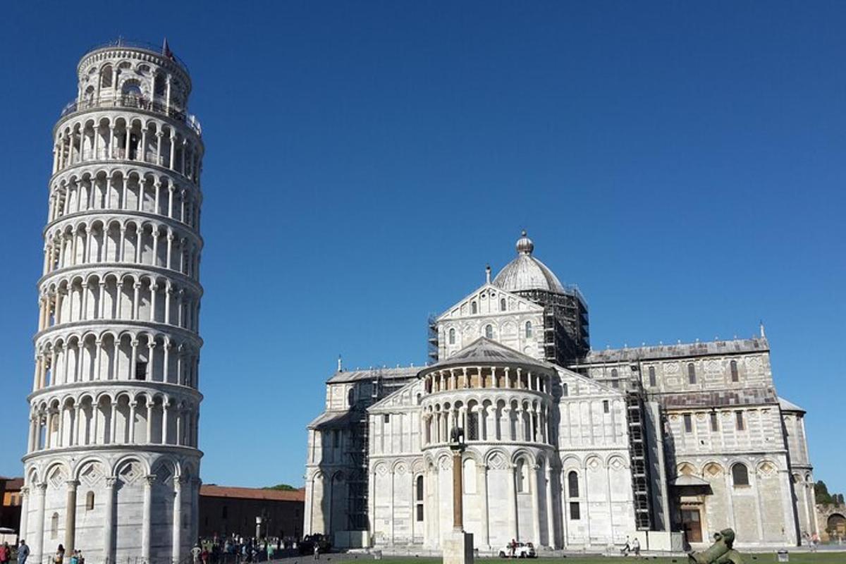zwei Türme des Schiefen Turms von Pisa