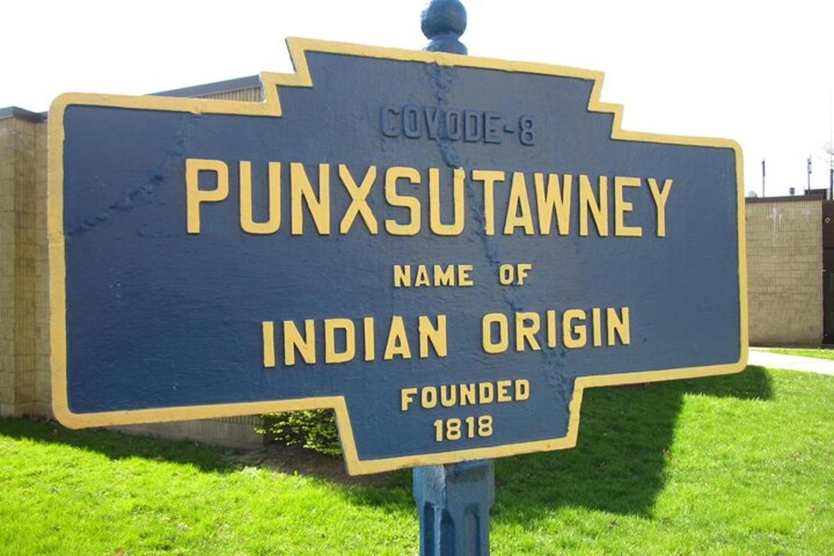 a blue sign for the university of indian origin