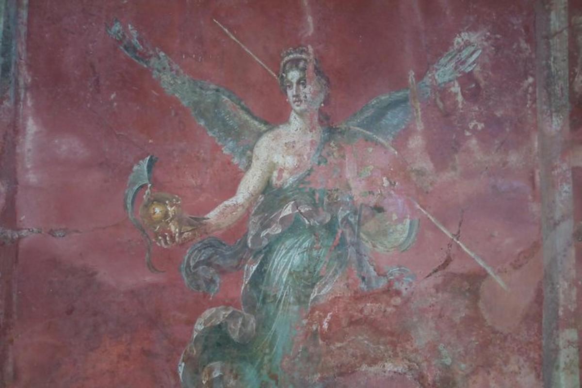 un dipinto di una donna che tiene una palla