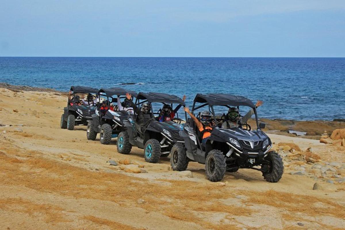 négy ATV parkolt a tengerparton