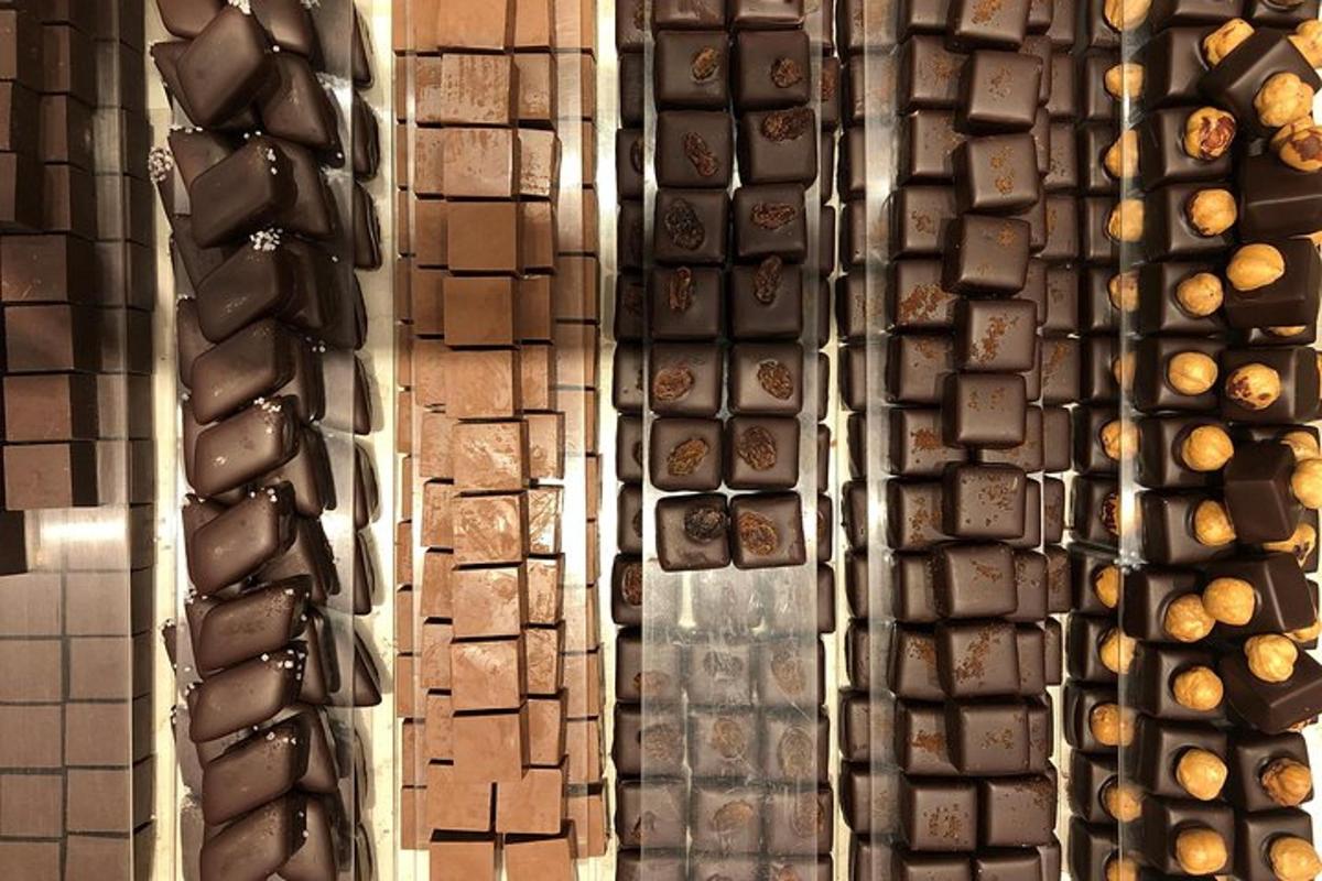 un grapat de xocolatines en una vitrina
