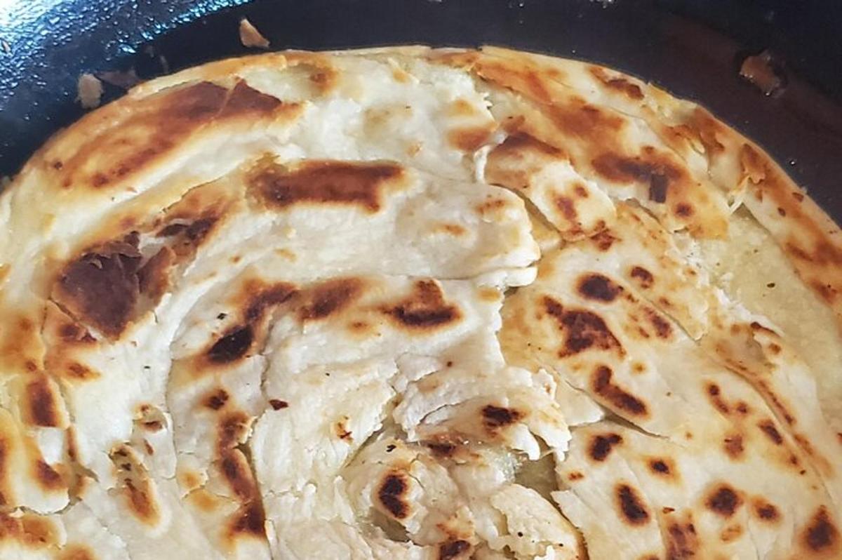 lähivõte juustupitsa pannil